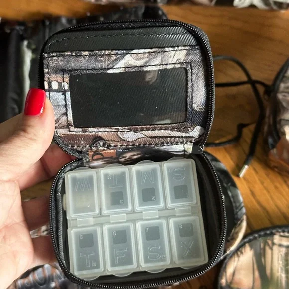 Vintage travel makeup case - Picture 8 of 14